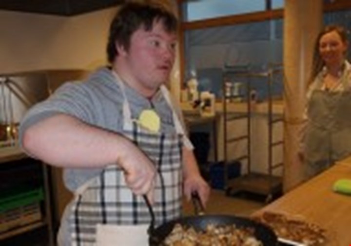 Ove Vian rører i panna