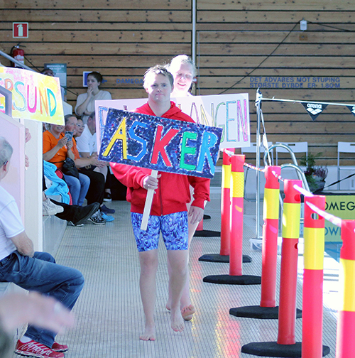 Innmarsj landsstevnet i svømming (Foto: Kristin Homb) Innmarsj landsstevnet i svømming (Foto: Kristin Homb)