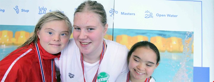 Emilie, Ingeborg og Sandra foreviget under Landsstevnet 2018 (Foto: Kristin Homb)