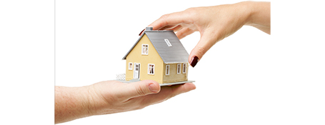 Foto av overlevering av et hus