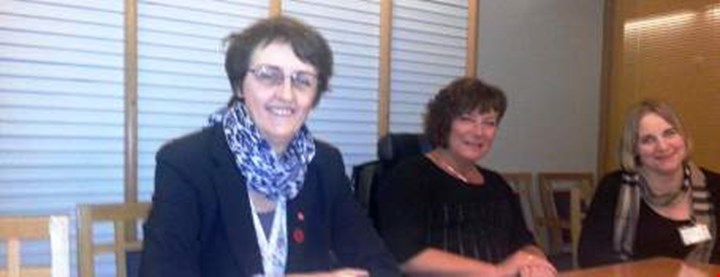 Kari Henriksen (AP), Tove Linnea Brandvik (AP) og Kristine Vierli (NFU)