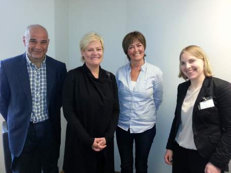 Statssekretær Ahmad Ghanizadeh fra Barne-, likestillings- og inkluderingsdepartementet, Kunnskapsminister Kristin Halvorsen, statssekretær i Kunnskapsdepartementet Elisabeth Dale, juridisk rådgiver Kristine Vierli