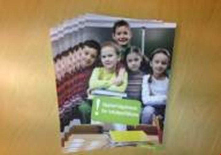 Bilde av heftet Opplæringsloven for lokallpolitikere