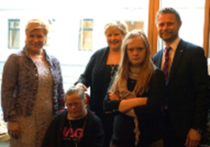 Foto av Siv Jensen, Ellen, Erna Solberg, Emilie, Bent Høie